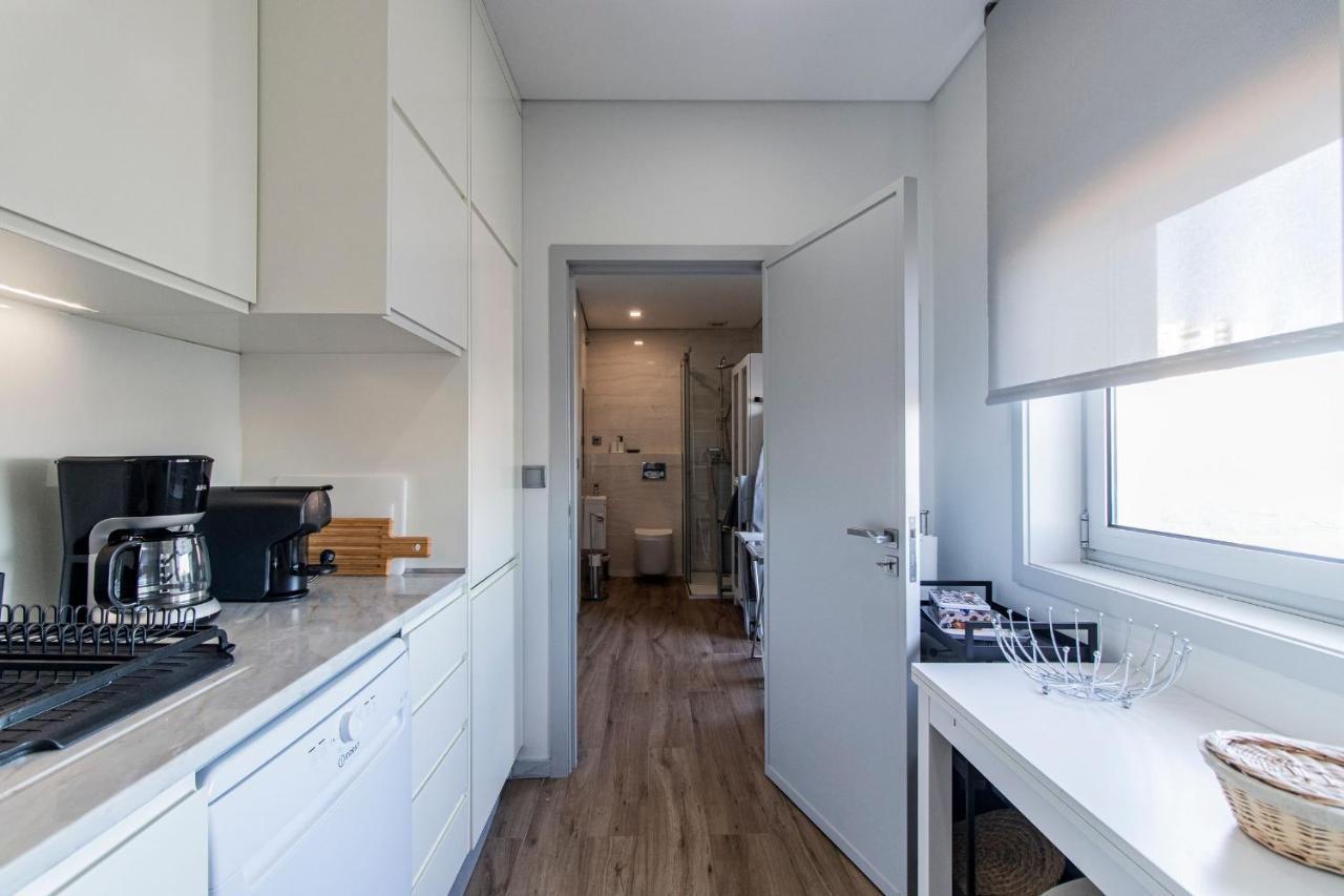 Downtown 1Br Apartment W/ Balcony By Lovelystay Porto Eksteriør billede